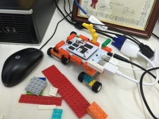 學生可以親手砌出一部電腦，拼砌到自己設計的產品之上。