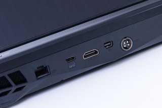 機背另有一組 USB 3.1 Type-C 介面，以及 HDMI 2.0 及 DP 雙顯示輸出。