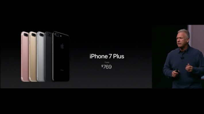 iPhone 7 Plus 則由 $6,588 起。