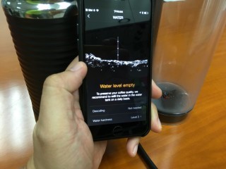 手機 App 可以為你報告水量，提醒你加水。
