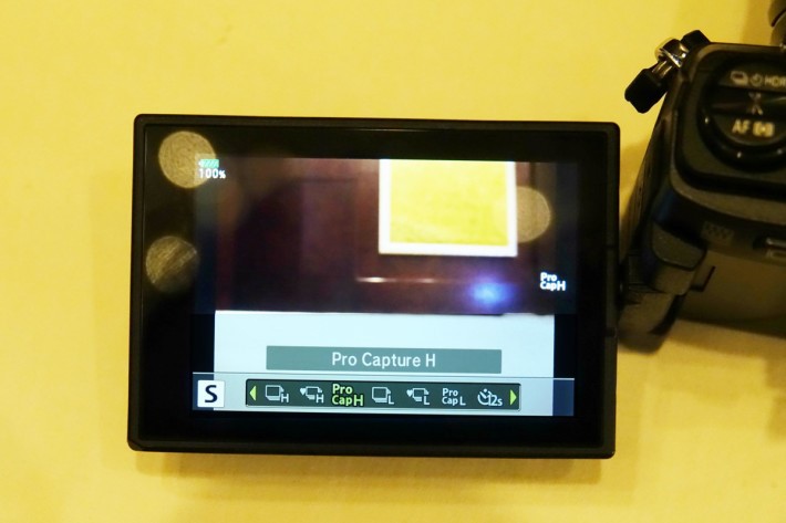 Pro Capture功能分為H或L兩種，連拍速度也可設定。