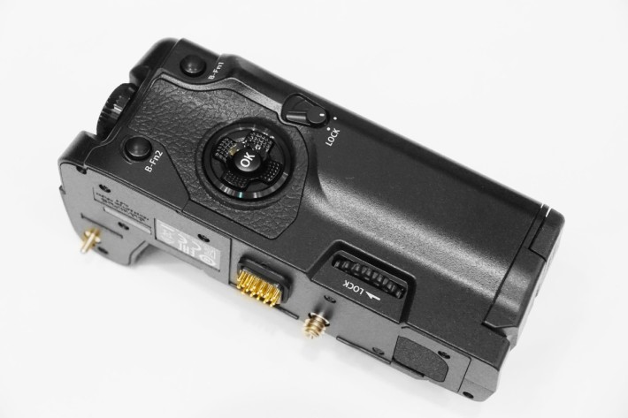 HLD-9直度電池手柄與相機一同在12月發售，HK$2,190算是個合理價錢吧。
