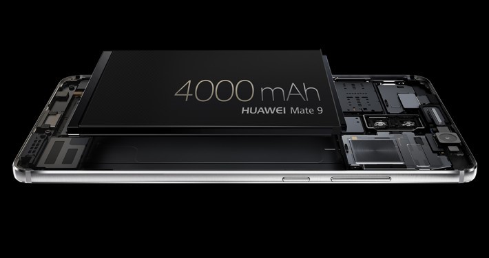 4,000mAh 電池支援最多5A「SuperCharge」快充技術。