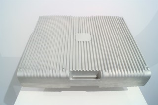 Ampd Silo 用上 8 組第四代 EnerCore，內有 224 枚鋰電池。用鋁合金和凹凸設計有助散熱。