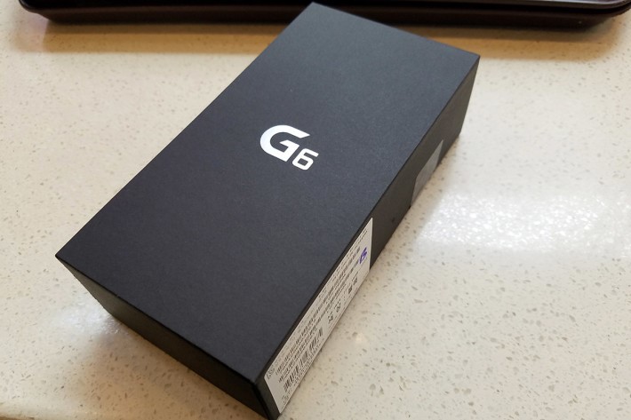 全黑包裝，銀色 G6 Logo，簡單夠型。