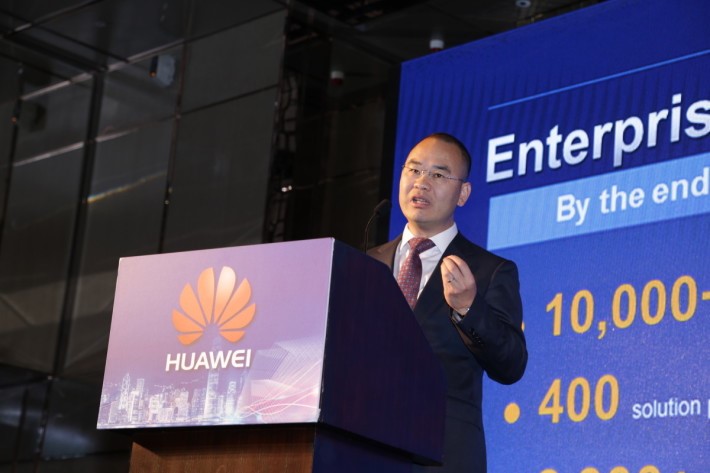 華為香港企業業務總經理潘晨蘇指出，華為透過平台和生態的策略，讓合作夥伴成為本地業界落實數碼轉型的首選。