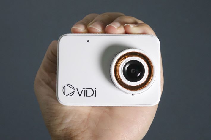 這部 ViDi LCD 外形細小，方便攜帶。
