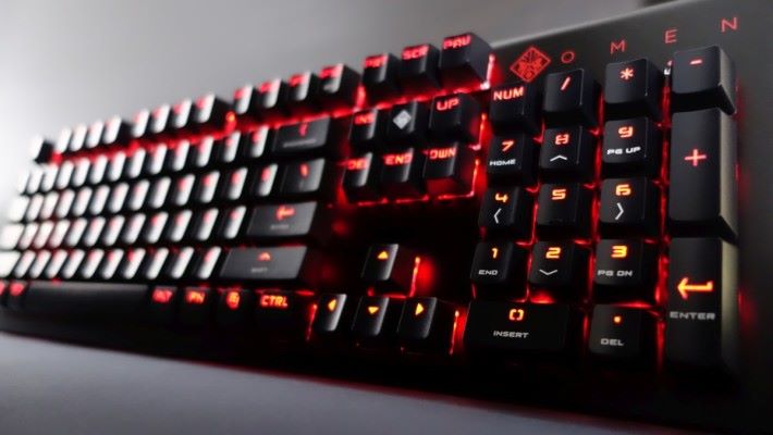 紅黑配色的 Keyboard 1100