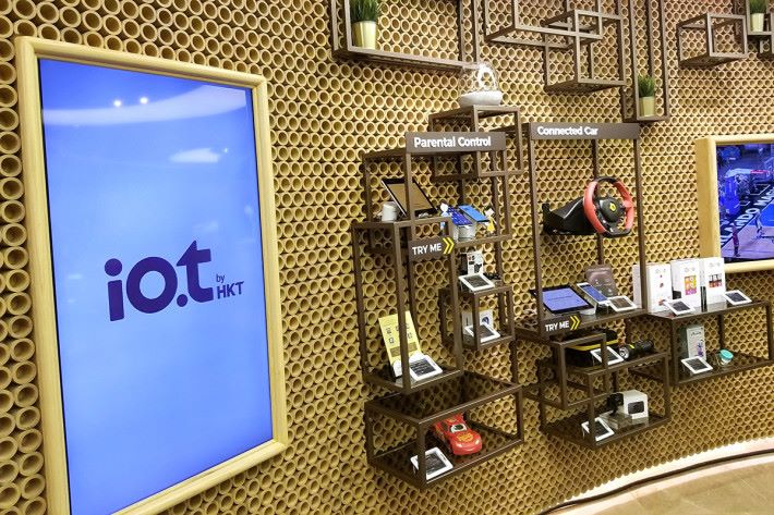 io.t專區陳列多種支援IoT的裝置及服務方案。