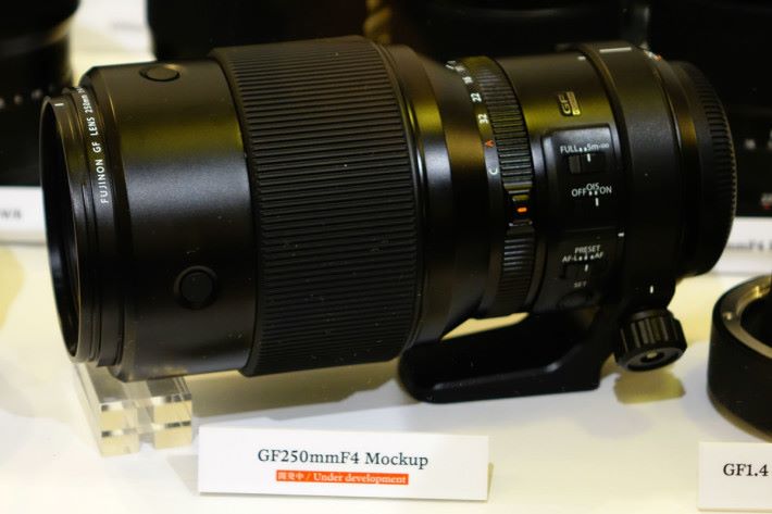 GF250mmF4 R LM OIS WR （相對焦距 198mm）預計於 2018 年中推出。