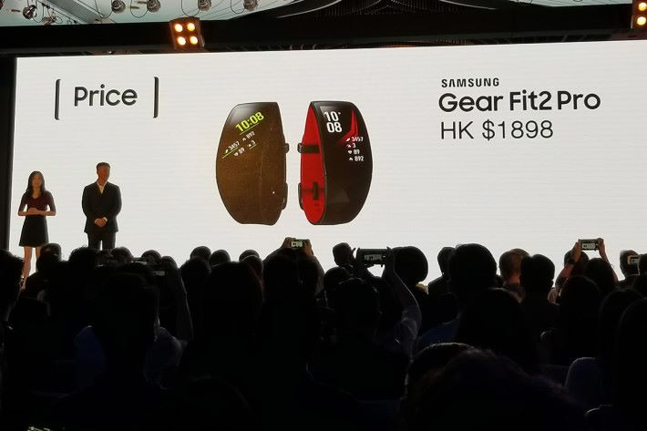 新一代健身產品 Gear Fit 2 Pro 同日推出。