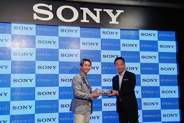 Sony Mobile 找來陳柏宇試玩 3D 掃瞄功能，更大呼過癮。