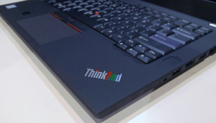 今次將 ThinkPad 的 Pad 字改以「RGB」三色印上。
