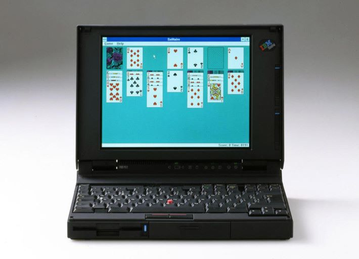 首代 ThinkPad 700C 使用 486 SLC 處理器，時脈只有 25MHz。