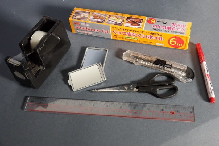 材料：兩塊小鏡（或PC鏡板）、長方形紙盒、膠紙 工具：膠紙、剪刀、𠝹刀、間尺、筆