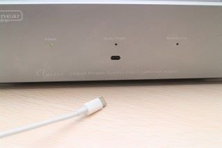 由 MusicLinear 供電，經 USB-C 接駁電腦作音樂訊源。