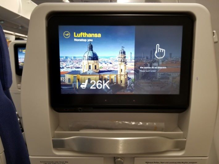 編者今次去慕尼黑就係坐 Lufthansa 呢隻新飛無耐嘅 A350-900 班機，估唔到個系統有驚喜喎。