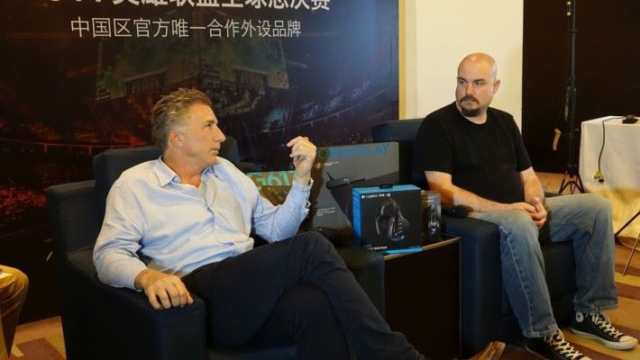 (左) Logitech CEO Bracken 和 (右) Portfolio Manager ( Gaming ) Chris 都相信無線電競展品會是未來發展方向