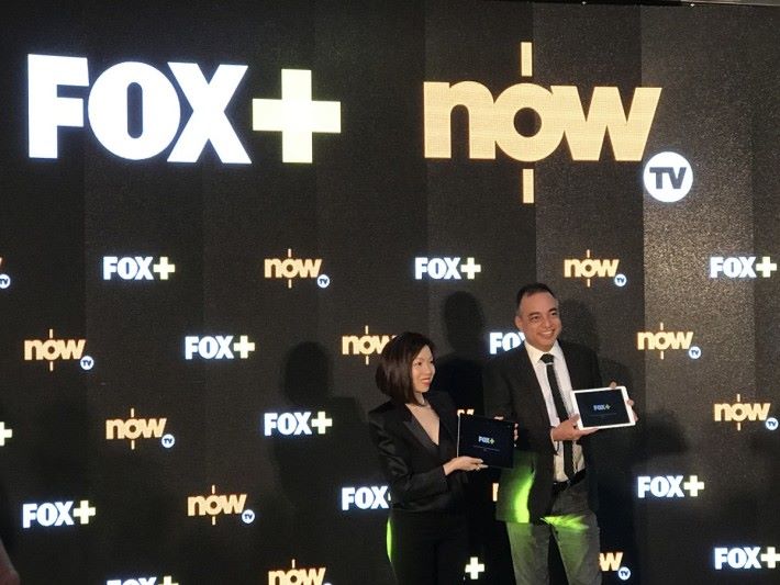 福斯傳媒集團亞太暨中東區總裁 Mr. Zubin Gandevia ，以及電訊盈科媒體集團董事總經理李凱怡小姐，齊齊啟動《 FOX+ 》App。