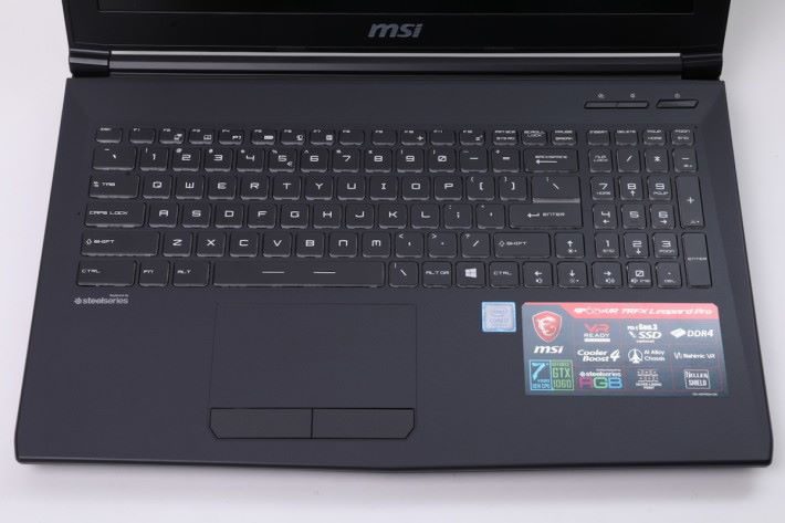 鍵盤維持 MSI 一貫佈局，提供 1.9mm 鍵程，反應算迅速。