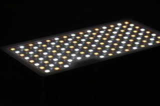 內置 117 顆 LED 燈珠，顯色指數（CRI）大於 96，TLCI 大於 98。