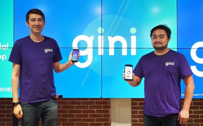 gini 行政總裁兼聯合創辦人Raymond Wyand （左）和首席營運總監兼聯合創辦人梁敬熙介紹他們首款個人理財記帳 App 。