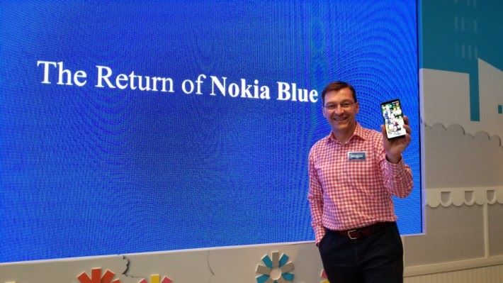 來自芬蘭的 HMD Global Executive VP & CMO Pekka Rantala 透露：「The return of Nokia blue」，等睇嘢喇！