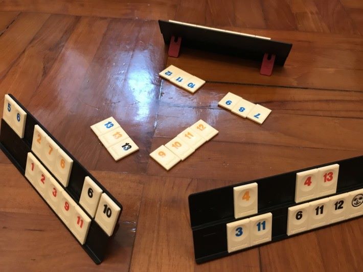 魔力橋的玩法亦與打麻雀相似，如果家長不太接受到打麻雀，可以考慮鼓勵小朋友學習玩魔力橋。