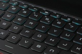 GS63 針對遊戲需要用上 Steelseries Per-Key RGB 鍵盤，玩家能通過軟件自訂鍵盤功能與巨集。