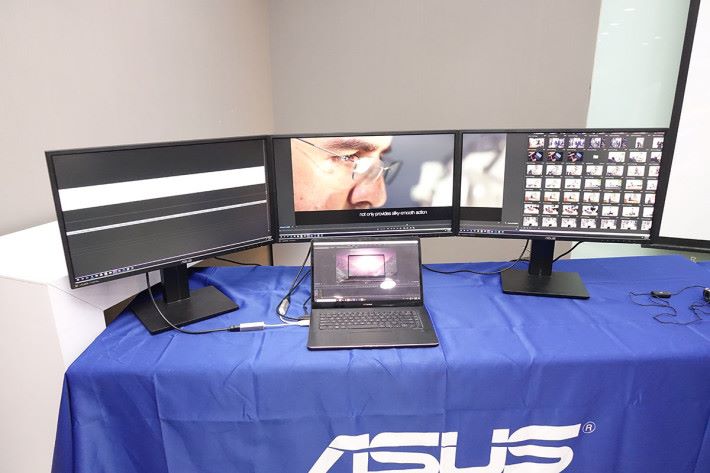ASUS 在會場將 ZenBook Pro 15 接駁 3 台顯示器（ 2x USB-C Thunderbolt + HDMI ），若果連同 Notebook 上的 15.6” 顯示屏及 5.5” ScreenPad ，共有 5 個顯示之多。