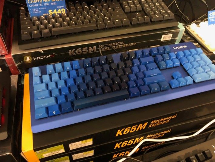 超級搶眼的 Demin Blue 電競賽鍵盤，數量極為有限。