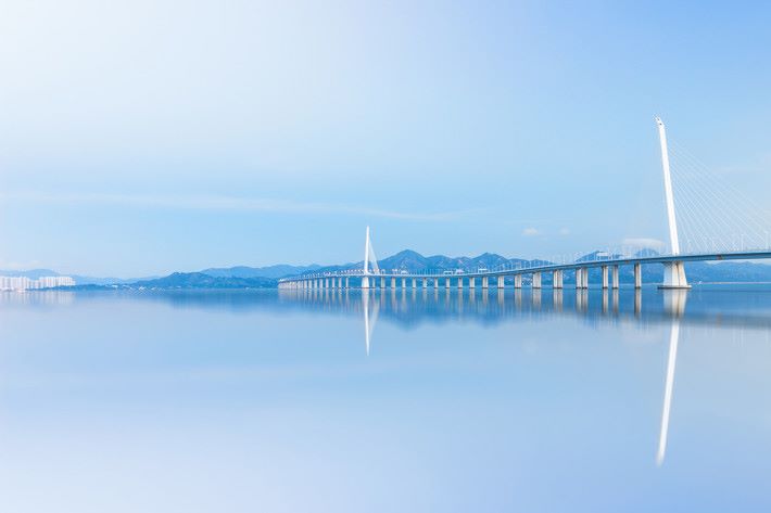 連接香港澳門及珠海的港珠澳大橋快將開通，三地連接將會更為緊密，亦加強了在以上地方使用流動數據的需求。