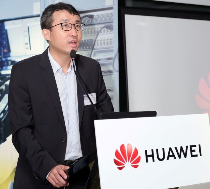 華為香港企業網絡解決方案銷售部部長呂子健先生致開幕詞。
