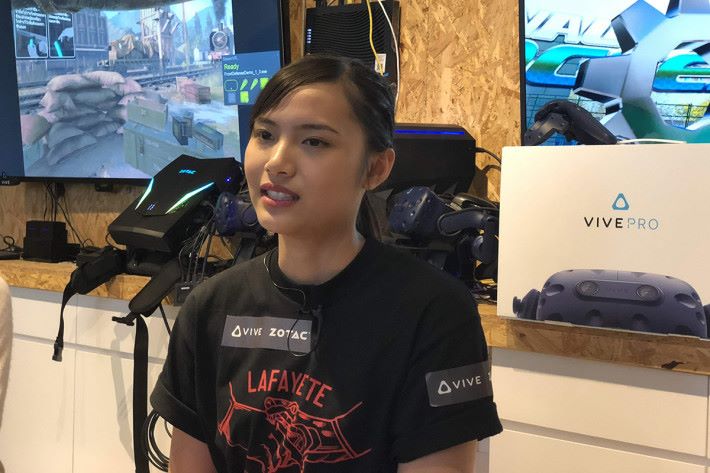 《 Beat Saber 》世界排名第三、來自泰國兼年僅 19 歲的 VR eSport 超新星 HanzerXyria 將會來港出席電競節，於 VR ARENA 示範《 Beat Saber 》及與大家交流。