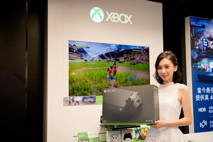 性能強勁的 Xbox One X 主機及多款新遊戲，也能在「Microsoft Store in Store」進行試玩。