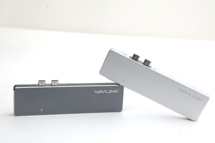 UHP3405M USB Type-C 轉接器有太空灰及銀兩種顏色，專為新 MBP 而設。
