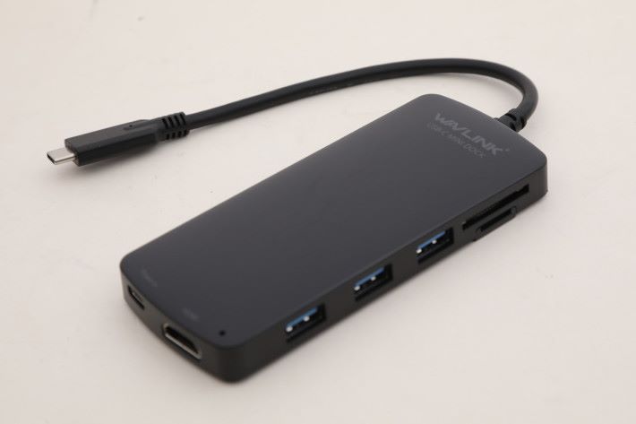 UHP3403HR USB Type-C 七合一分插器可供筆電、手機、平板使用。