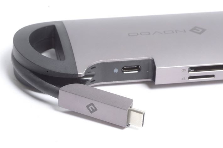 USB Type-C 供電藏於裝置之內。