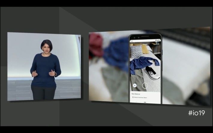New Balance 率先利用 Google Search 的 AR 支援功能，將產品 3D 圖像化。顧客在選購之前，可以將搜尋到的  3D 波鞋模型與實景的衣服作比對，看看是否襯色。