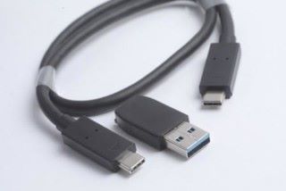 附送 USB Type-C 線材及 USB 3.0 轉接器