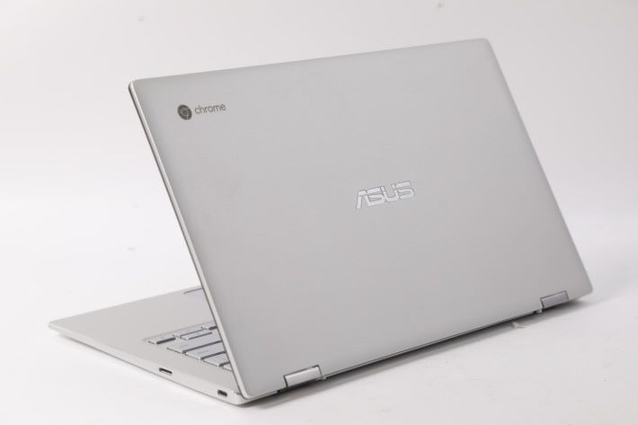 ASUS Chromebook Flip C434 機背有個 Chrome 標誌。