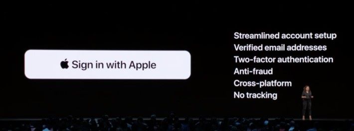 純粹只保護用戶私隱的話難以說服開發商使用「 Sign in with Apple 」， Apple 也為開發商提供一些獨特功能來吸引開發商使用。