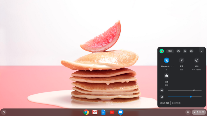 Chrome OS 介面非常簡潔，右下角顯示 Wi-Fi 及輸入法等設定。