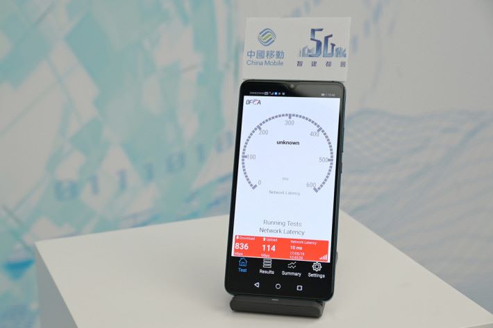 同場亦利用 5G 手機透過 OFCA Speed Test 手機應用程式進行網速測試，是香港首次直接測試 5G 網速，