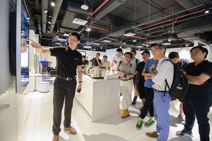 中移香港為「OneNET 物聯網創科比賽」的參賽隊伍提供培訓及交流的機會，讓團隊掌握最新的流動應用科技。