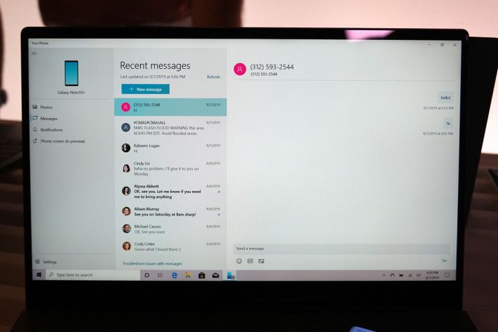 可在 Windows 10 電腦上看到手機的通知、發送和接收消息。