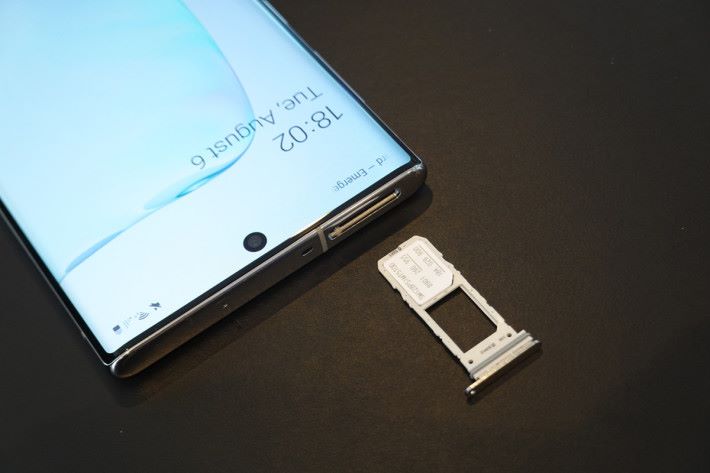 「細機」Galaxy Note 10 僅支援兩張 SIM，不可使用 Micro SD。