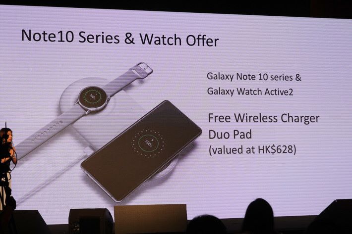 除了 Loyalist offer，如一同入手 Galaxy Note10 及 Watch Active2 的話，可獲贈 Wireless Charger Duo Pad，價值 $628。