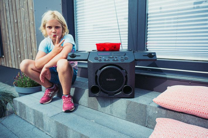 sony-outdoor-speaker-GTK-PG10-20