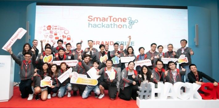去年 SmarTone Hackathon 有來自香港、內地、東南亞及歐美等逾 100 名海外程式開發人員、設計員及初創企業參加。今年以「5G 及智慧城市」為主題，期望發掘更多創新應用。